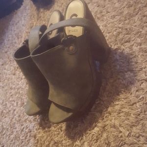 Guess wedges